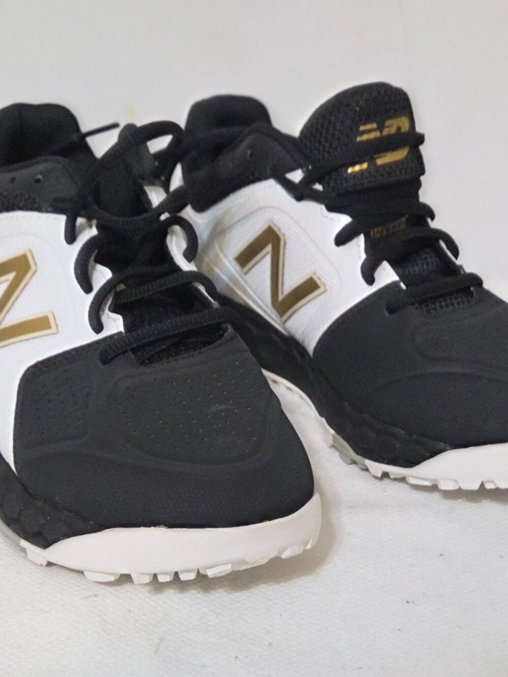 New Balance Black/White/Gold Fresh Foam VELO 1 Softball Women Shoes SIZE 7
